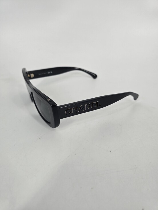 Chanel Black Acetate Rectangle Women\'s Sunglasses 5559 c.622/S4 Spellout Logo main image 4